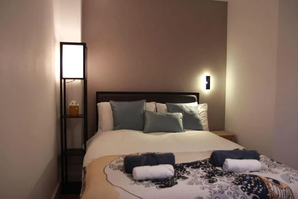 Modern 2-Bed Townhouse Leeds City Location With Free Parking 0*, リーズ