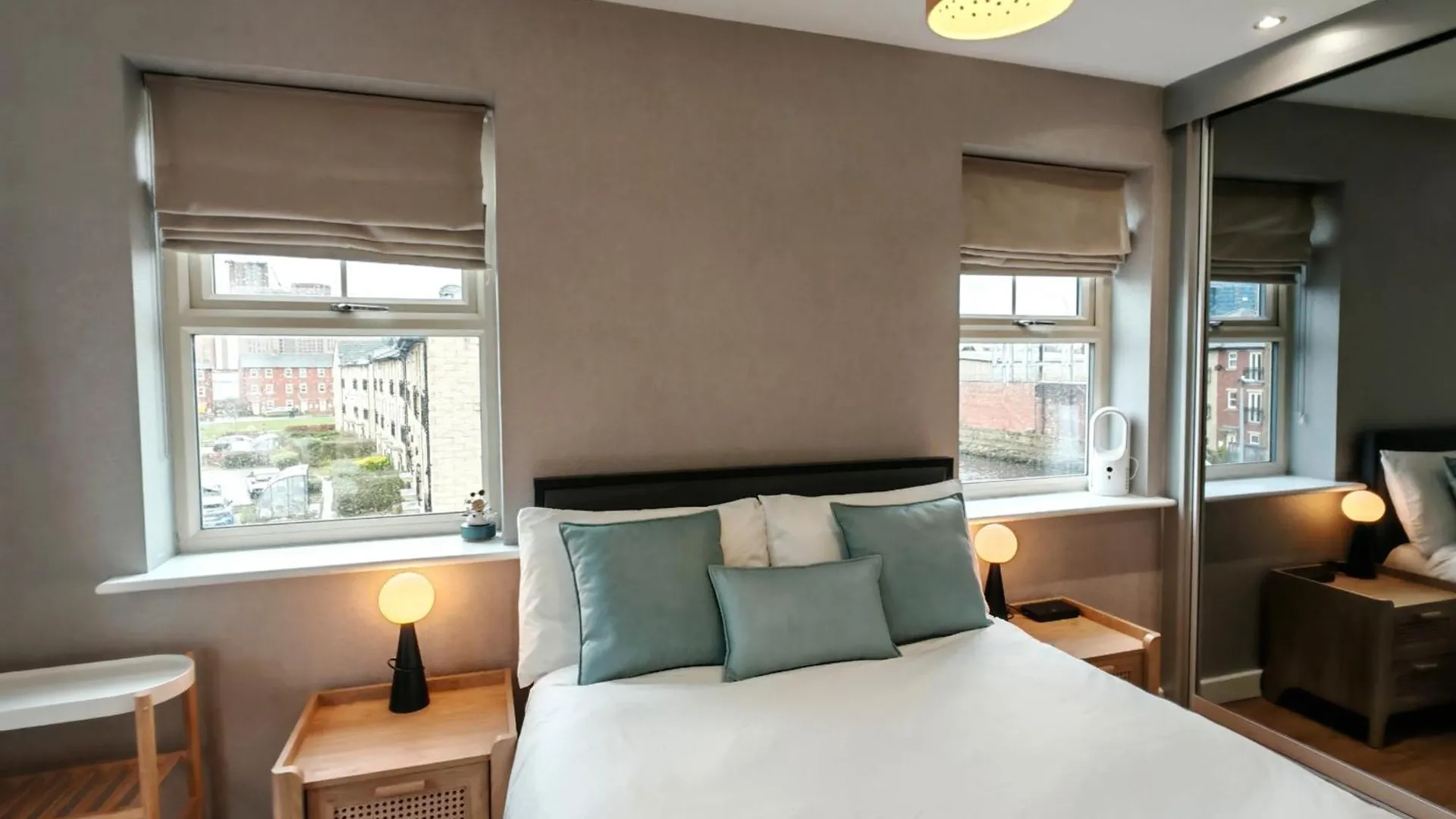 Modern 2-Bed Townhouse Leeds City Location With Free Parking