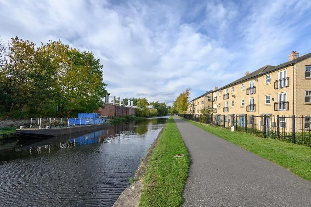Modern 2-Bed Townhouse Leeds City Location With Free Parking リーズ